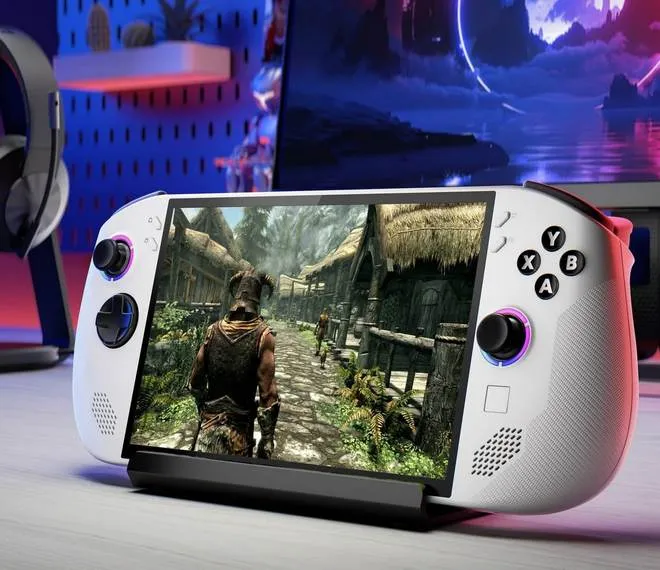 Legion Go против Steam Deck OLED: размер экрана и другие фишки